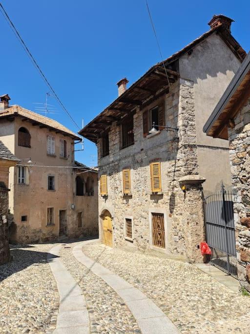 Appartamento Storico Con Giardino Soleggiato - B&B Via Rinaldi Arto Centonara Exterior foto